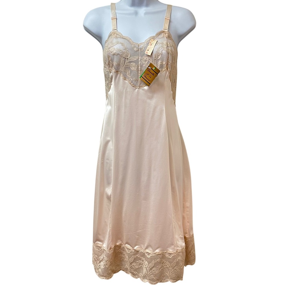 Vintage Wonder Maid Peach Lace Full Slip Dress 2992 A Antron Nylon NWT USA 32